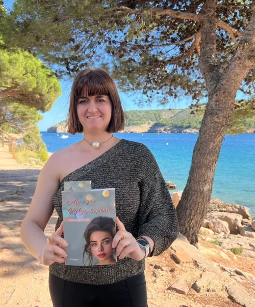 Lidia Delgado deslumbra con su debut literario: una historia intensa de amor y traición que ya conquista a los lectores