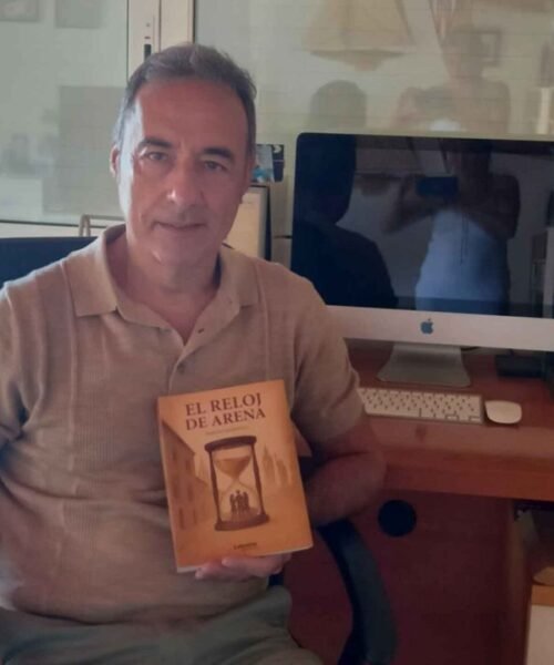 SERGIO ROMANO DE ANTONIO EXPLORA LA EMPATÍA Y LOS VALORES HUMANOS EN SU DEBUT LITERARIO ‘EL RELOJ DE ARENA’