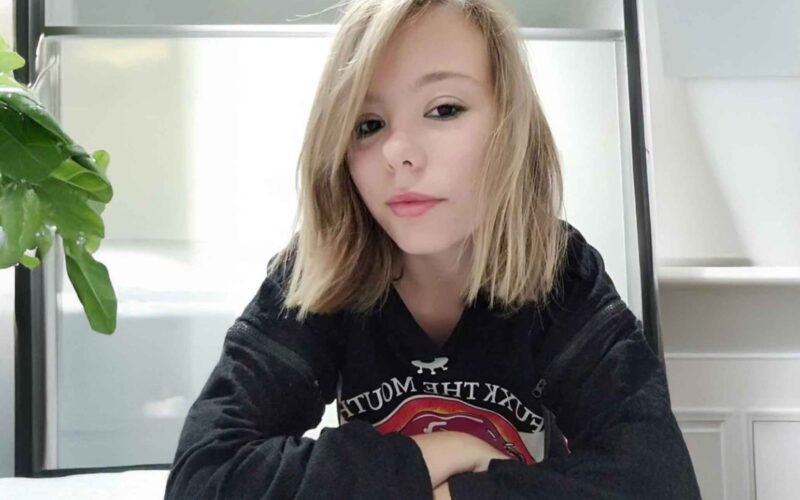 Olesia Ramírez Limón debuta con una obra emocional que conecta con las heridas y los afectos del día a día